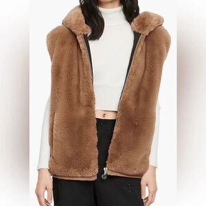 Moose Knuckles Women’s State Bunny Hooded Faux Fur Vest size XL, NWT